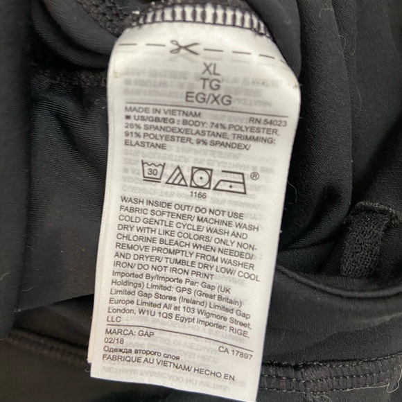 GapFit Eclipse Black Crop Capri Legging - Picture 4 of 5